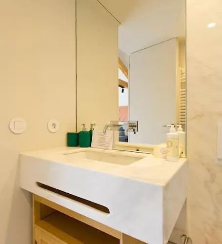 Boutique Rentals-primrose Terrace&garage * Πόρτο