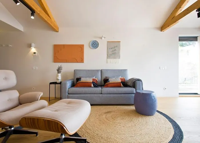 Boutique Rentals-primrose Terrace&garage Apartment